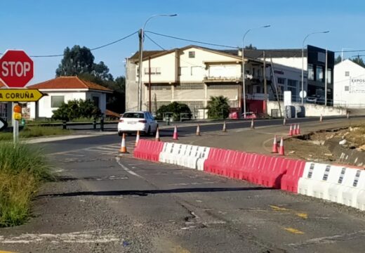 Veciños e usuarios da estrada de Guisamo piden melloras na sinalización da zona en obras